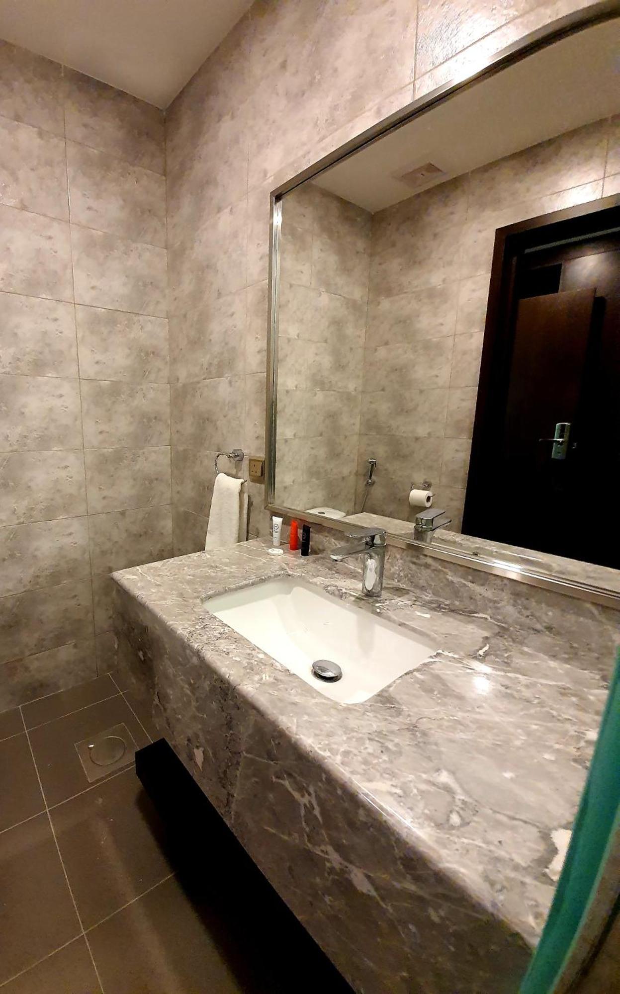 Lily Hotel Suite Mubarraz Ал Хофуф Стая снимка