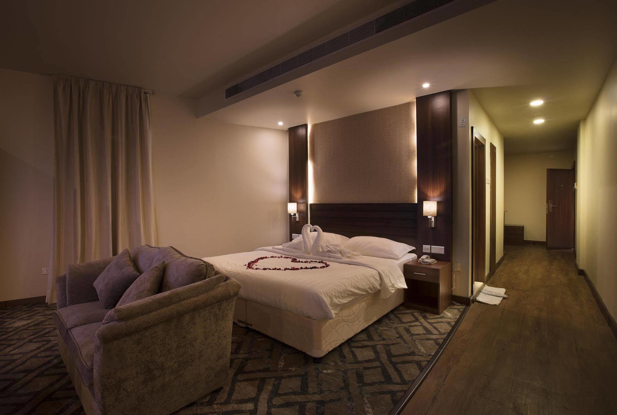 Lily Hotel Suite Mubarraz Ал Хофуф Екстериор снимка