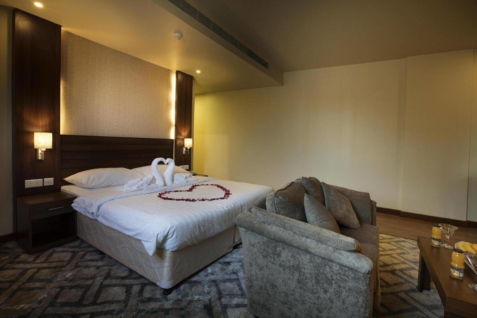 Lily Hotel Suite Mubarraz Ал Хофуф Екстериор снимка